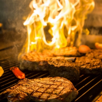 Does the Jackson Park Inn, Ascend Hotel Collection hotel offer an onsite restaurant?